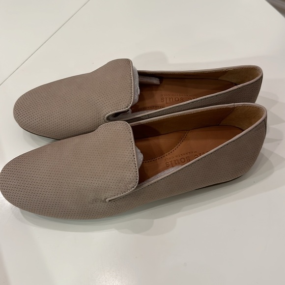 Gentle Souls by Kenneth Cole Women's Eugene 2 Perf Loafer Flat multiple sizes - Picture 5 of 7